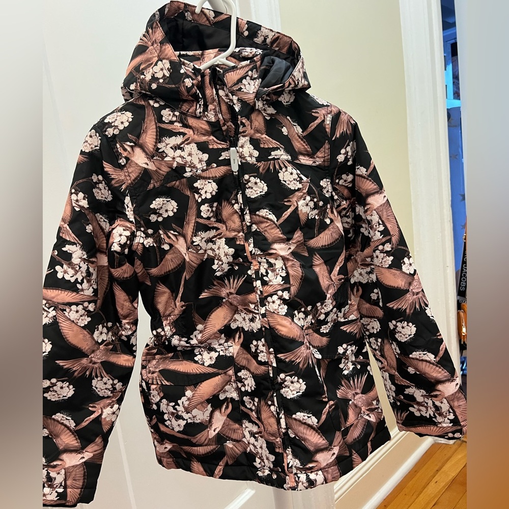 Girls light puffer jacket size 12Y. Brand new with Tag